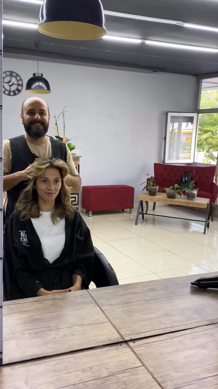 Kontrollü sarışınlık dalgalı saç uygulaması